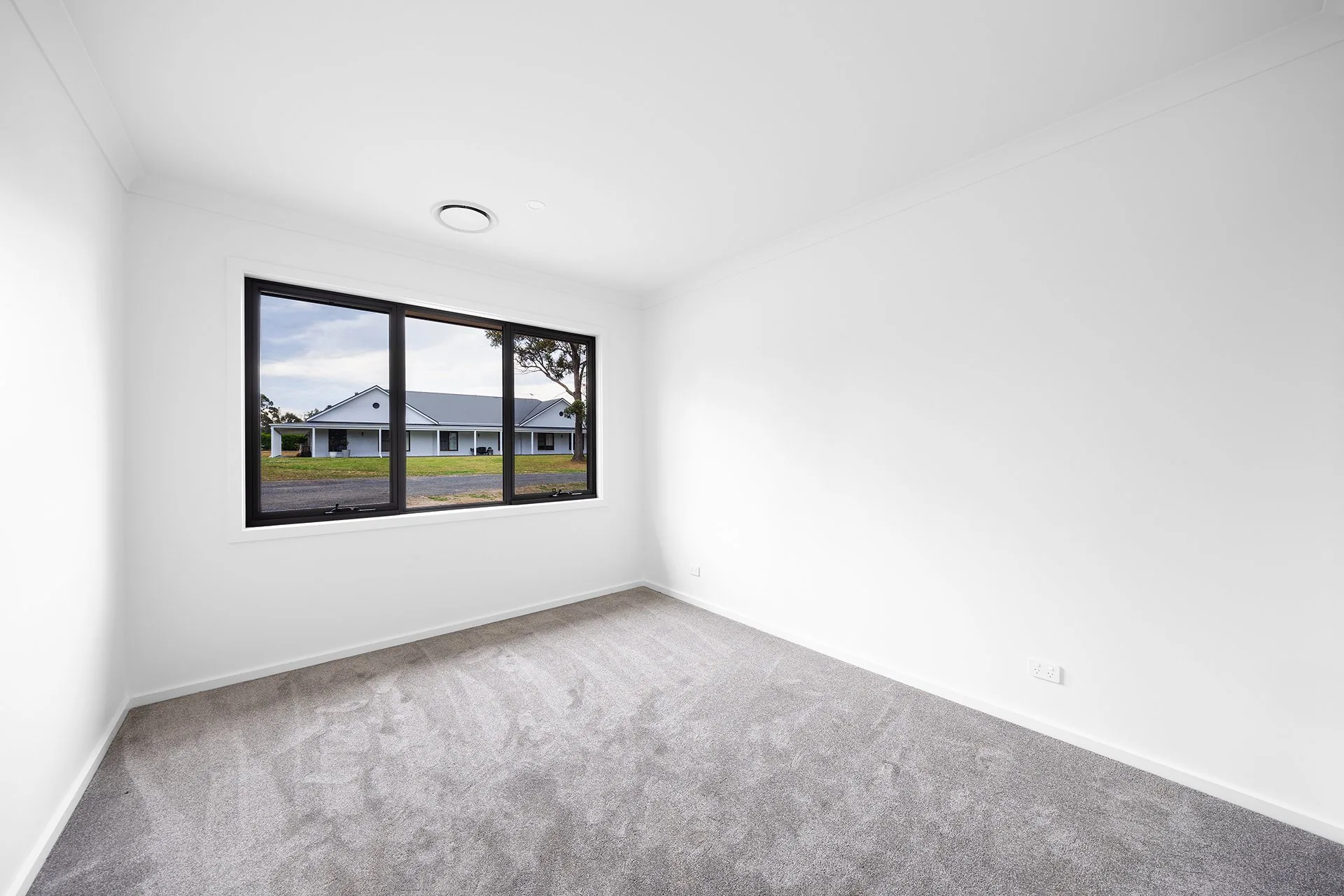 Dutton Road — real estate photography